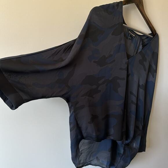 BANANA REPUBLIC SHEER CAMO PRINT CROSSOVER BLOUSE W/ 3/4 DROP SLEEVES MEDIUM - Picture 8 of 8